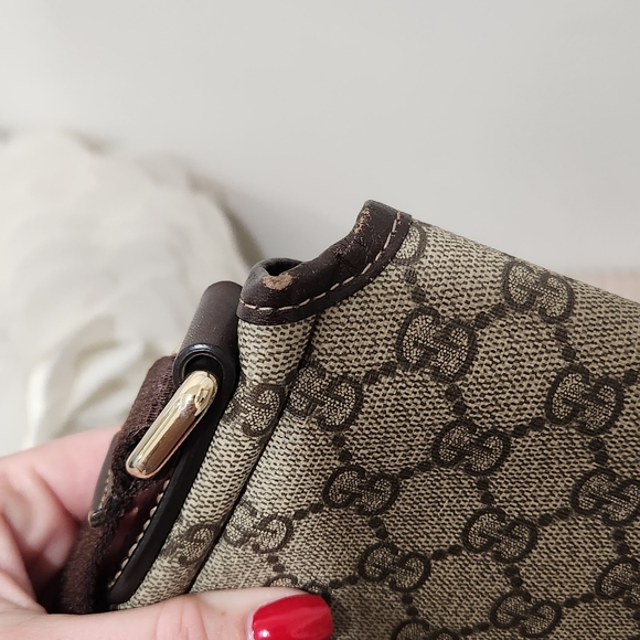 Gucci Crossbody - Picture 11 of 16